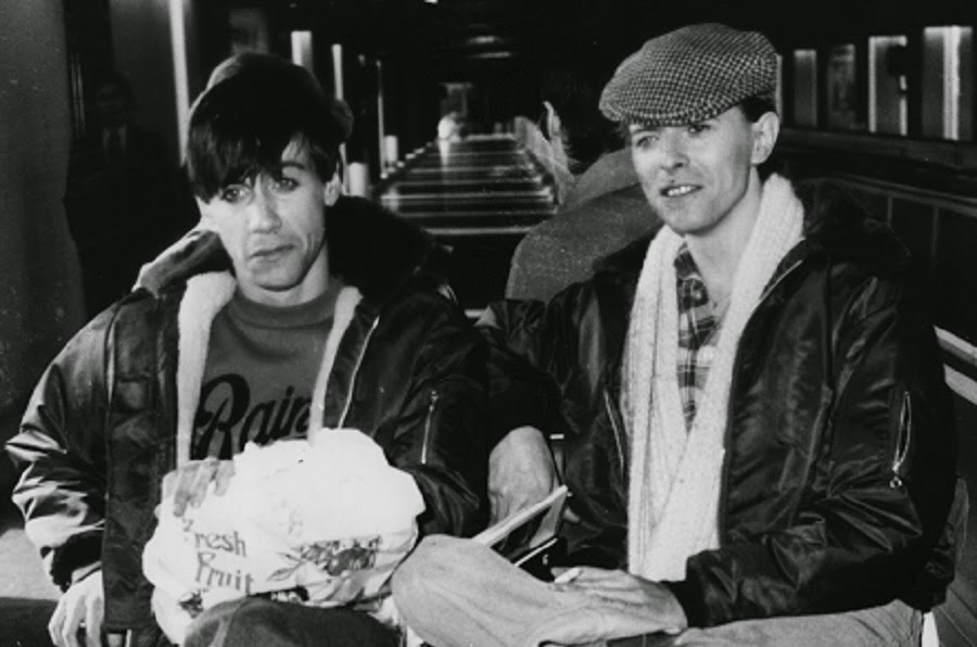 70年代に撮影されたデヴィッド・ボウイとイギー・ポップのレアで